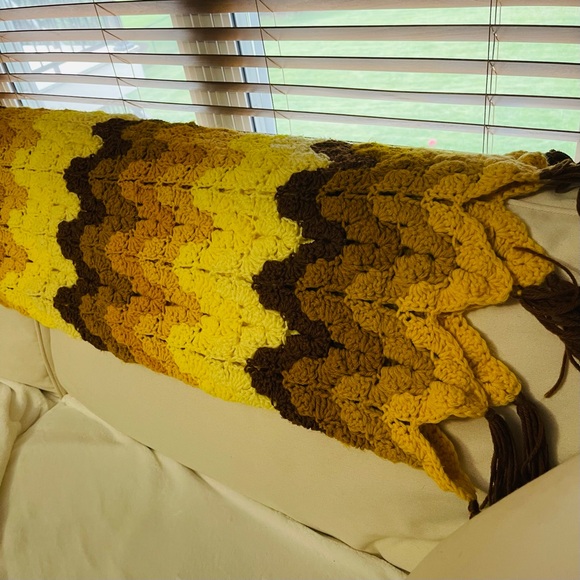 Vintage Handmade Knitted Throw Blanket Chevron Golds Yellows Browns Grannycore - Picture 2 of 5